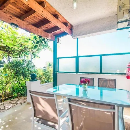Charming In With Shared Pool Lejlighed Mpenitses
