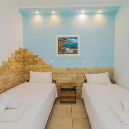 Charming In With Shared Pool * Mpenitses